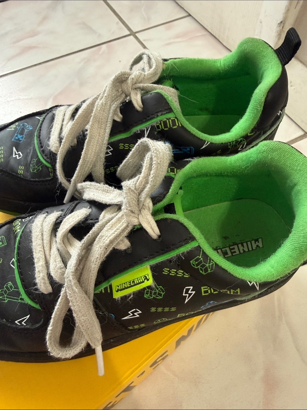 Minecraft Kids Black & Green Graphic Lace-Up Sneakers - Picture 3 of 10
